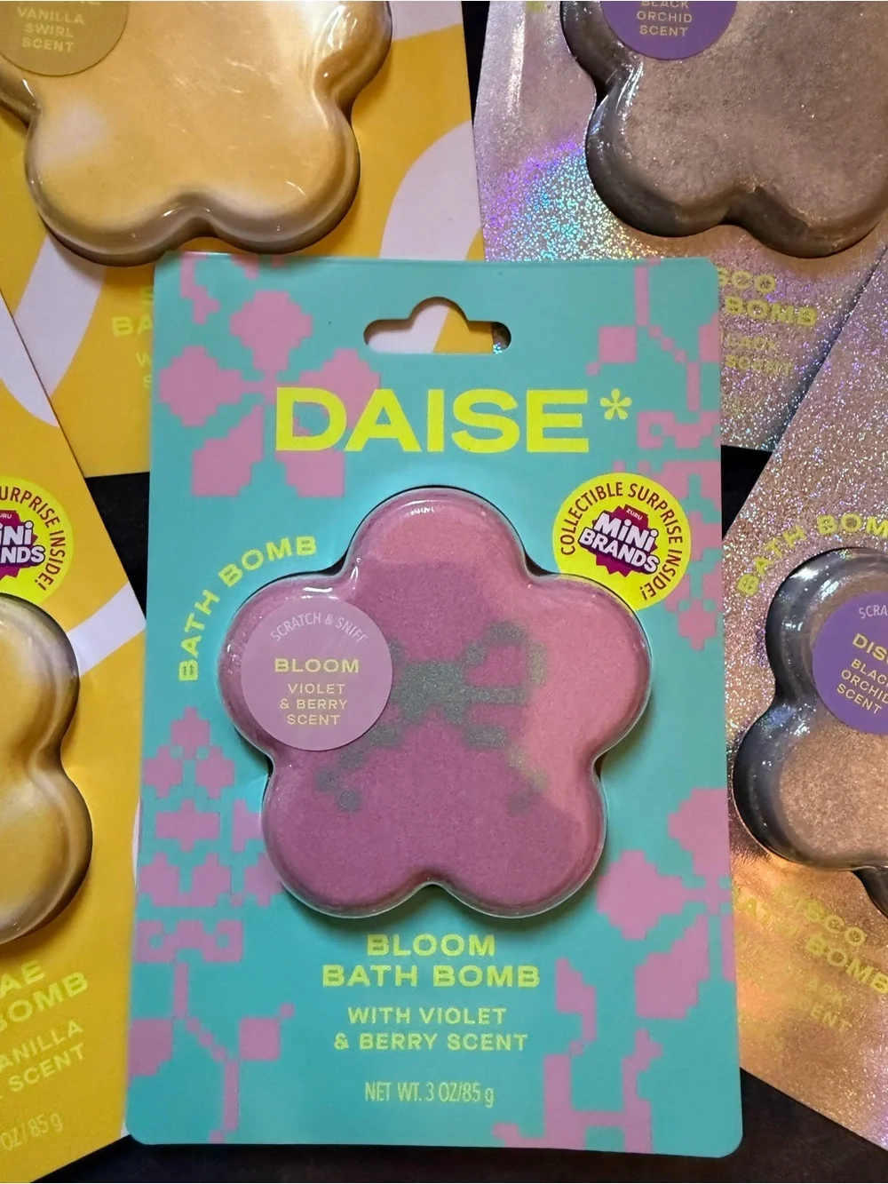 Set of 5 Daise Flower Bath Bombs - with mini brands!